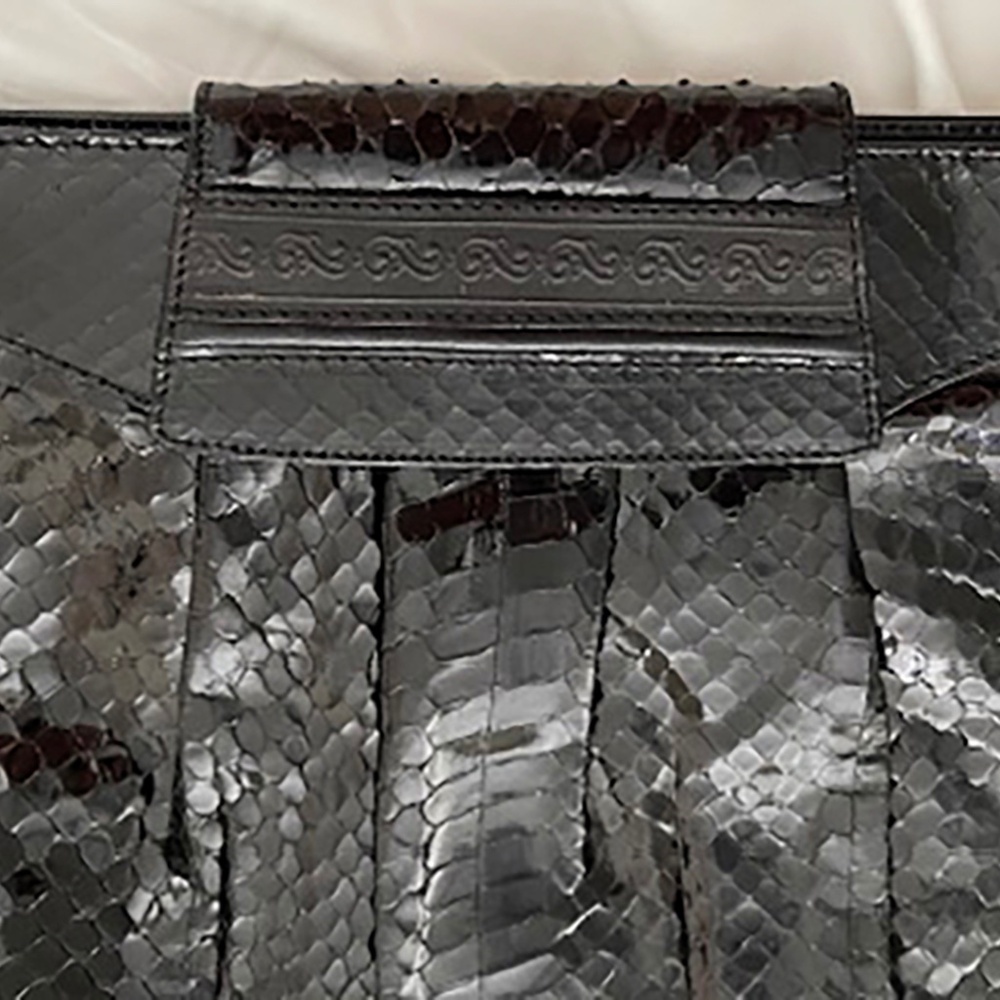 Esseppi Made in Italy Embossed leather Black Bag